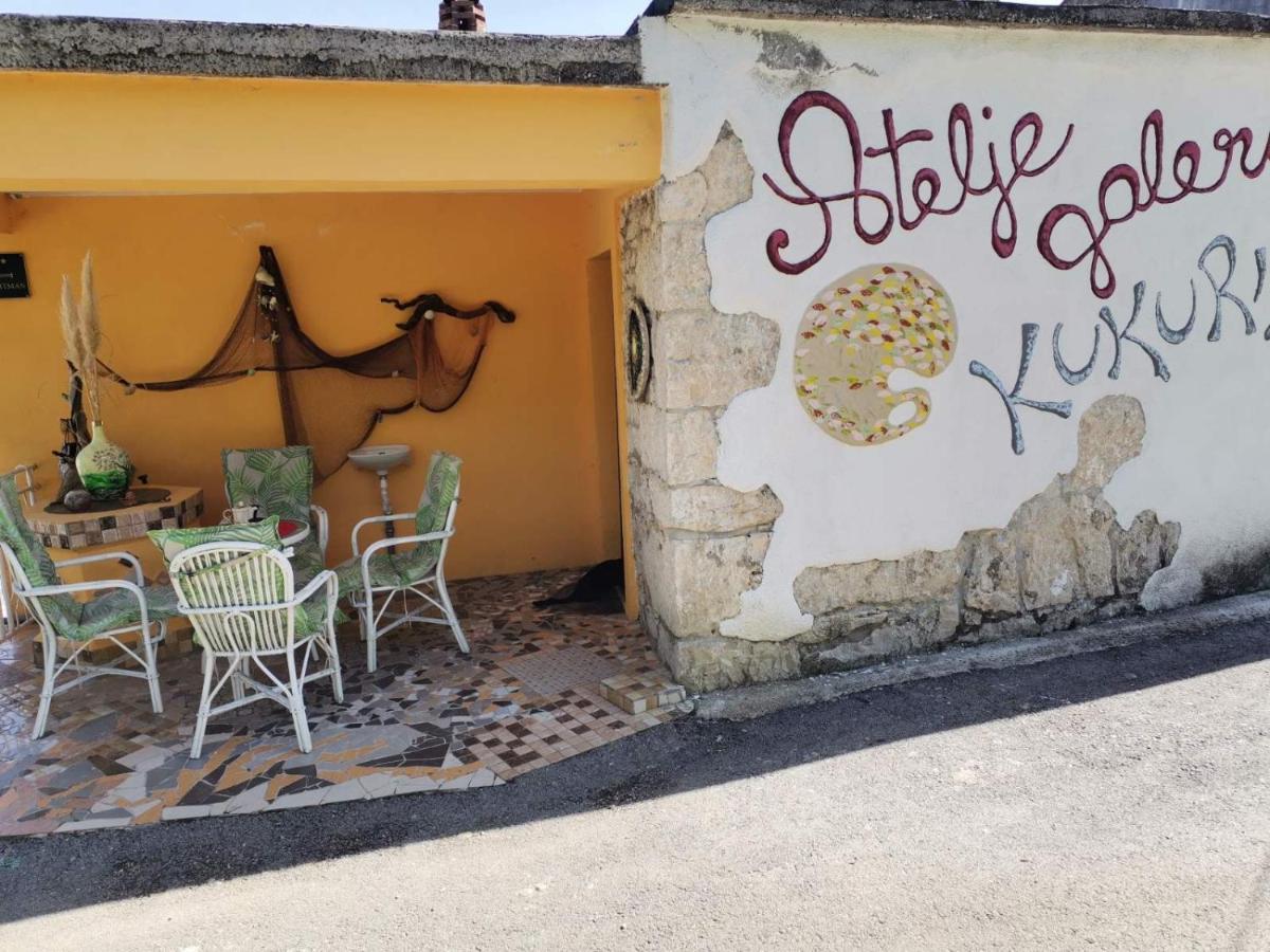 Apartman Sirena Pićan Εξωτερικό φωτογραφία